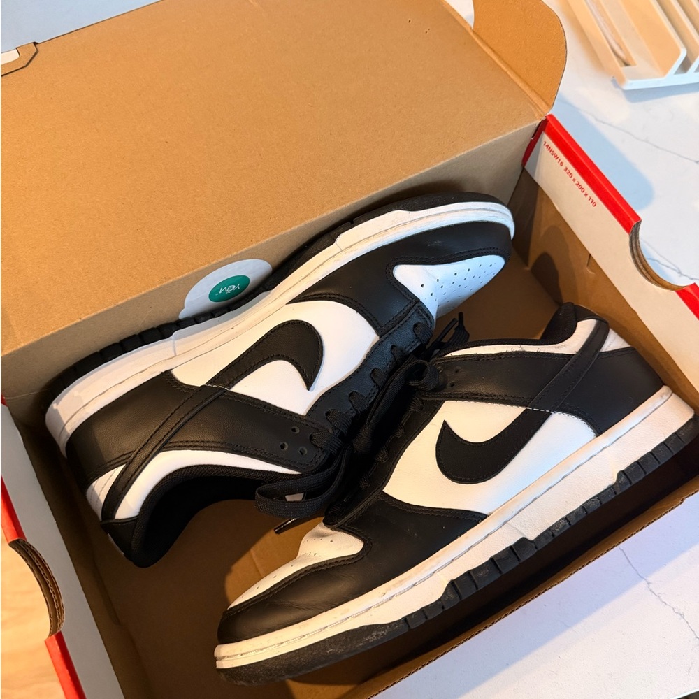 Nike dunks black and white